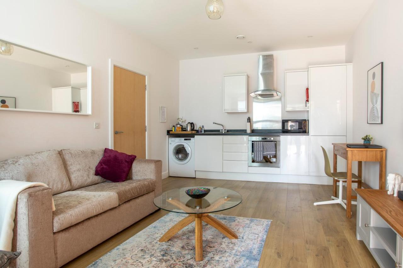 1 Bed Apartment - Redhill Central, Surrey, Gatwick #3 外观 照片